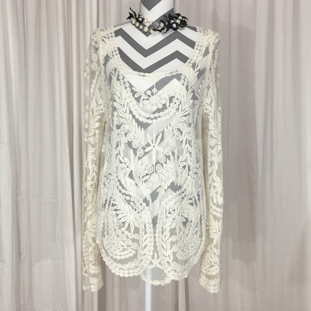 Ivory lace, Long bell sleeve, scalloped hem